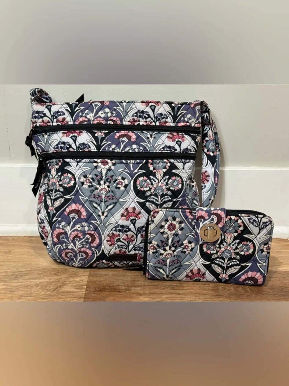 Vera Bradley Trio Zip Hipster quilted bag in the Ornate Blooms pattern & wallet - Picture 1 of 15